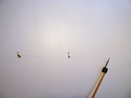 Способ ловли двумя мормышками